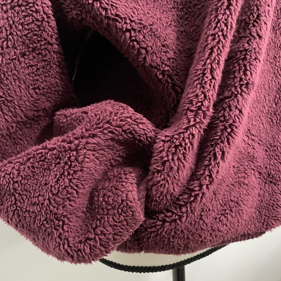 Express Fleece Pullover - Picture 6 of 8